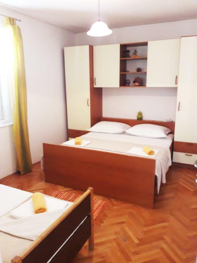 Apartma Mira